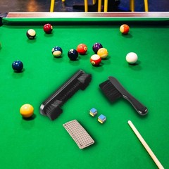 Comprehensive Billiards Cleaning Kit: Brush, Cloth & Chalk – Perfect for Players