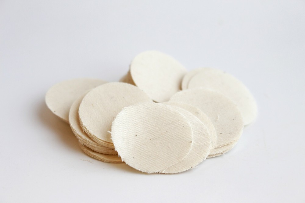 .40-.49 CAL 1 1/8″ ROUND .005″ THICK OILED SHOOTING PATCHES/ QTY. 100 / EMSS4052