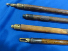 VINTAGE SHOTGUN WOOD CLEANING RODS (4 TOTAL) BRASS CONNECTORS AND ACCESSORIES