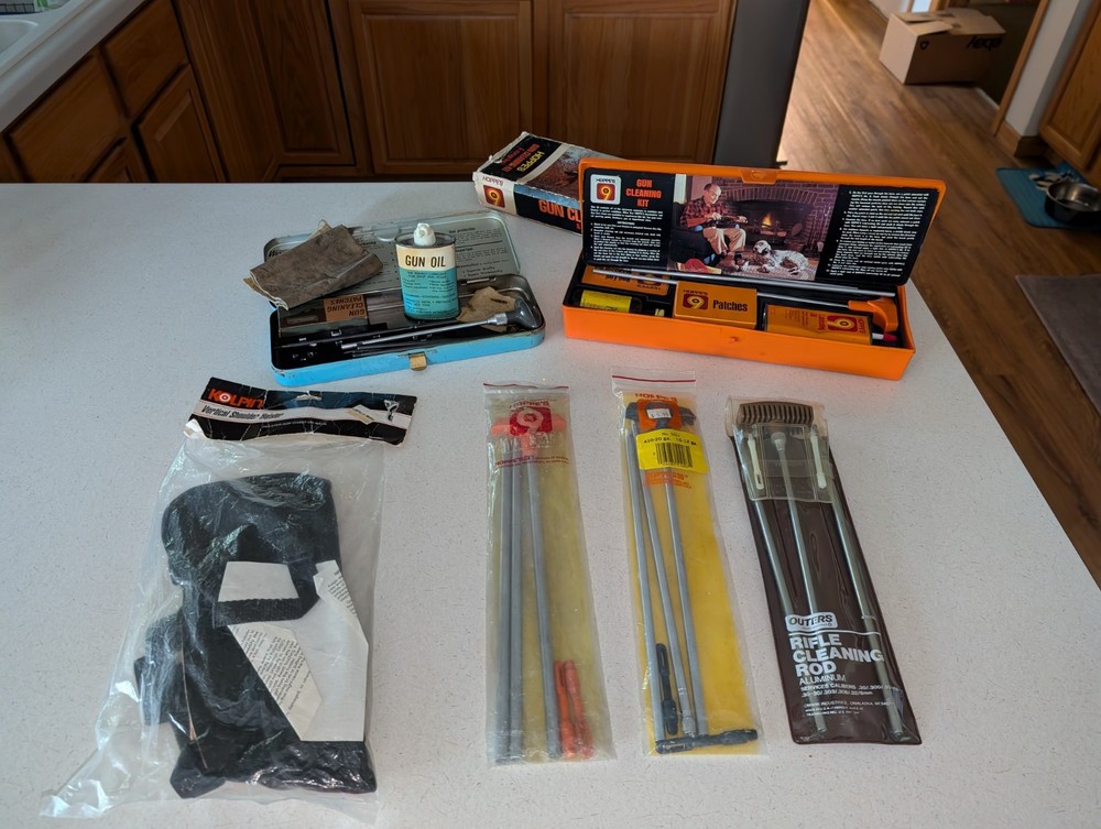 Vtg. Hoppe’s & Western Field Gun Pistol & Rifle Cleaning Kits / Rods & Holster