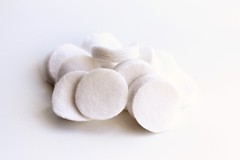 .223/.22-.270 CAL/5.56-7MM DRY 1 1/4″ COTTON ROUND PATCHES QTY. 100 /EMSS1009