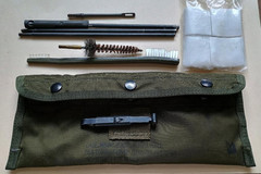 VIETNAM TYPE M16A1 US MILITARY RIFLE CLEANING KIT OD GREEN WITH ALICE MTG CLIP