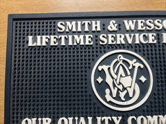 SMITH & WESSON COUNTER MAT RUBBER MAT SALESMAN COUNTER DIPSLAY