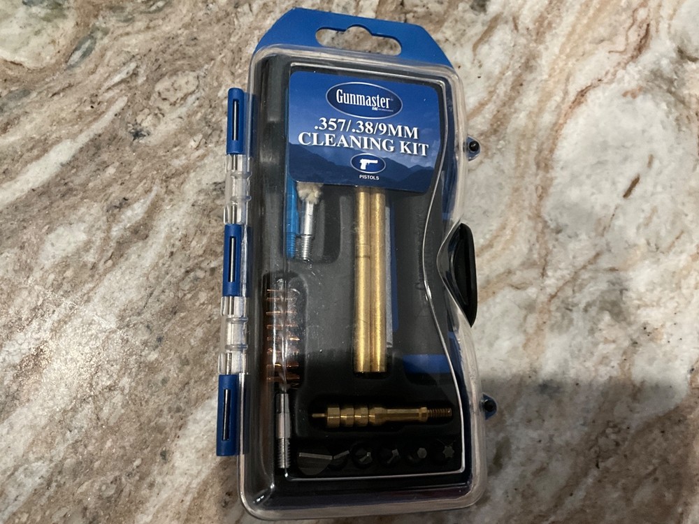 Gunmaster .357/.38/9mm Pistol Gun Cleaning Compact Kit Pistols 14 Piece NOS